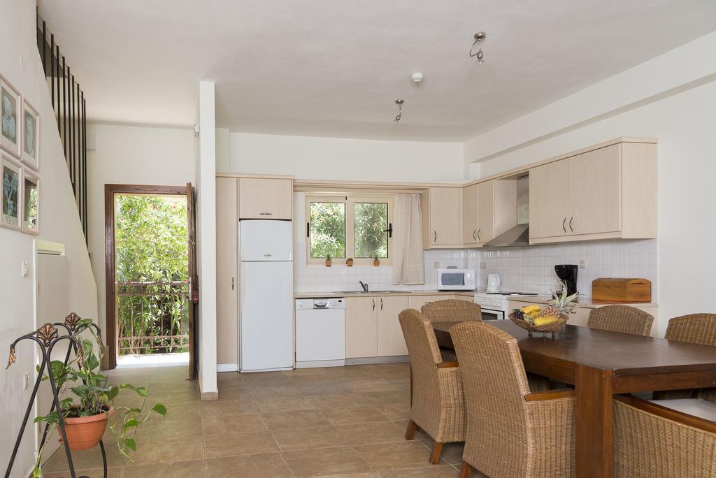 Istron Maisonettes With Private Pool ภายนอก รูปภาพ